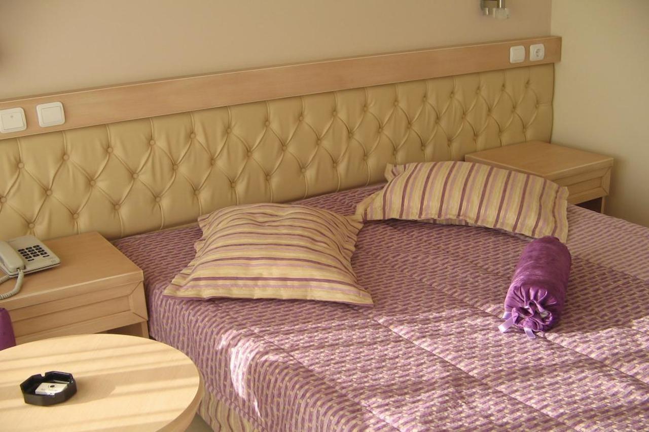 קוסדסי Esat Hotel מראה חיצוני תמונה
