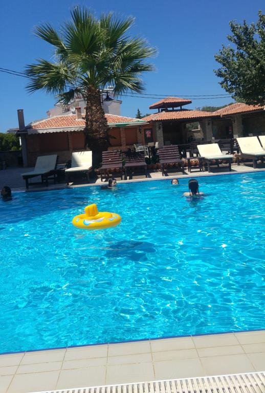 קוסדסי Esat Hotel מראה חיצוני תמונה