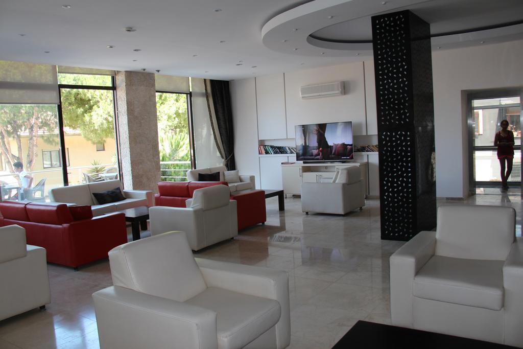 קוסדסי Esat Hotel מראה חיצוני תמונה