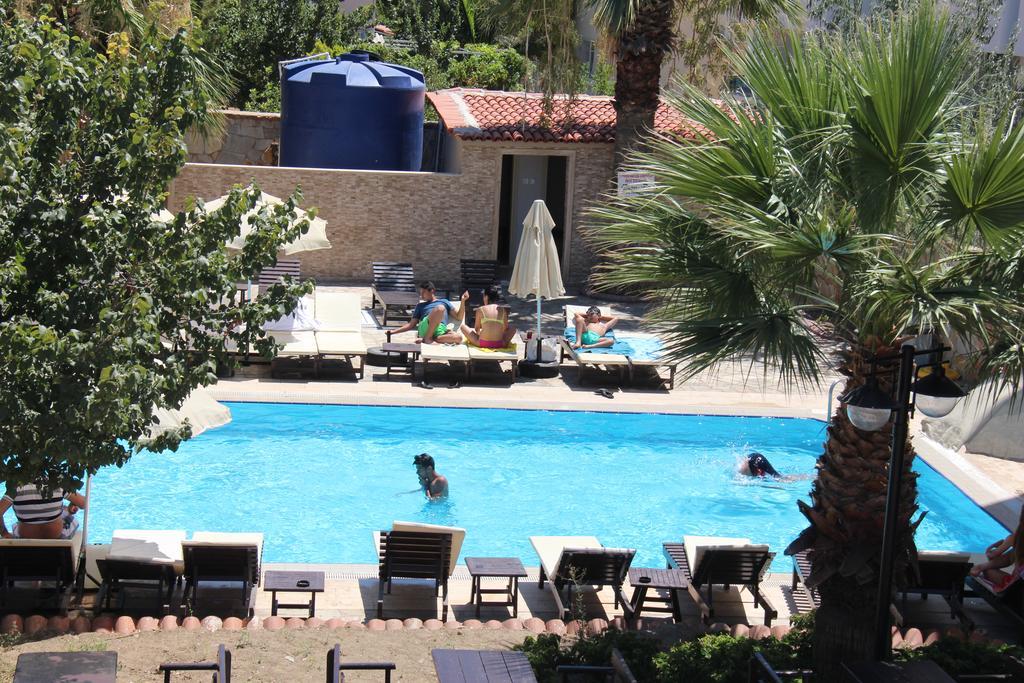 קוסדסי Esat Hotel מראה חיצוני תמונה