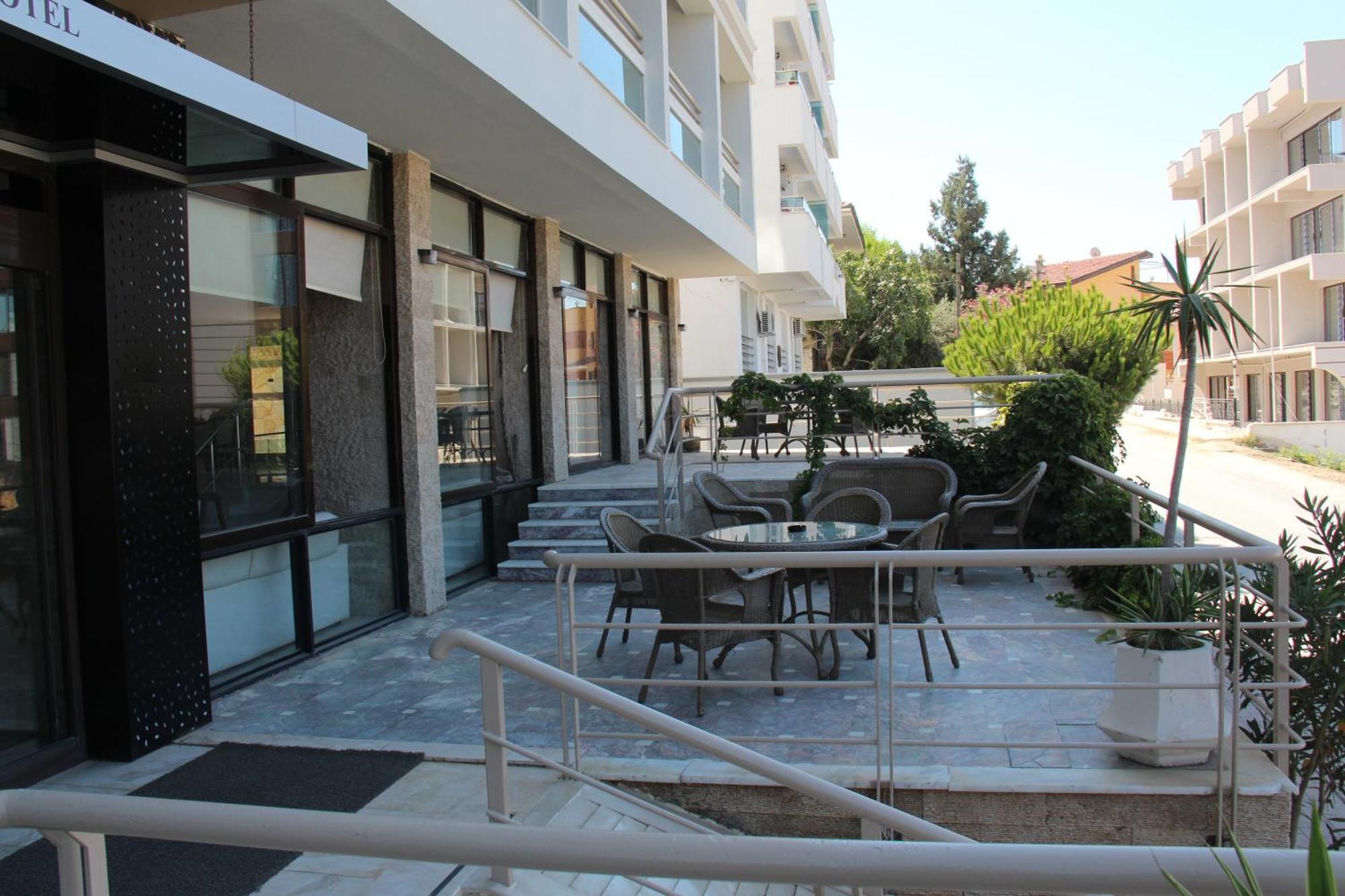 קוסדסי Esat Hotel מראה חיצוני תמונה