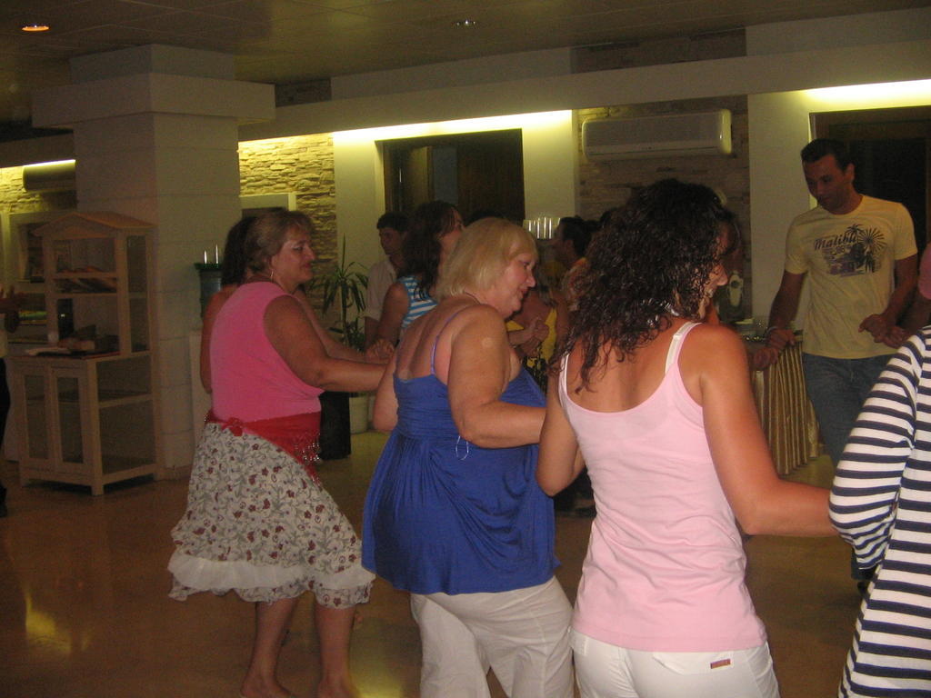 קוסדסי Esat Hotel מראה חיצוני תמונה