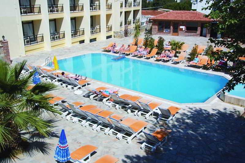 קוסדסי Esat Hotel מראה חיצוני תמונה