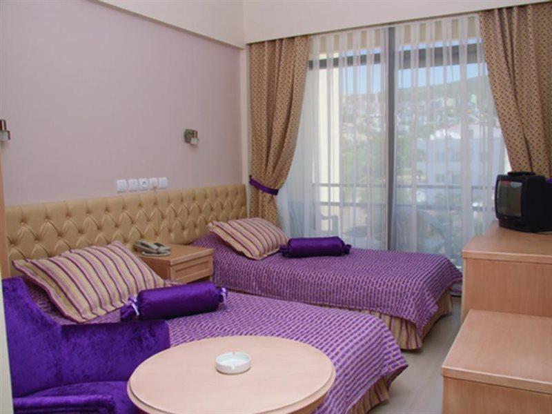 קוסדסי Esat Hotel מראה חיצוני תמונה