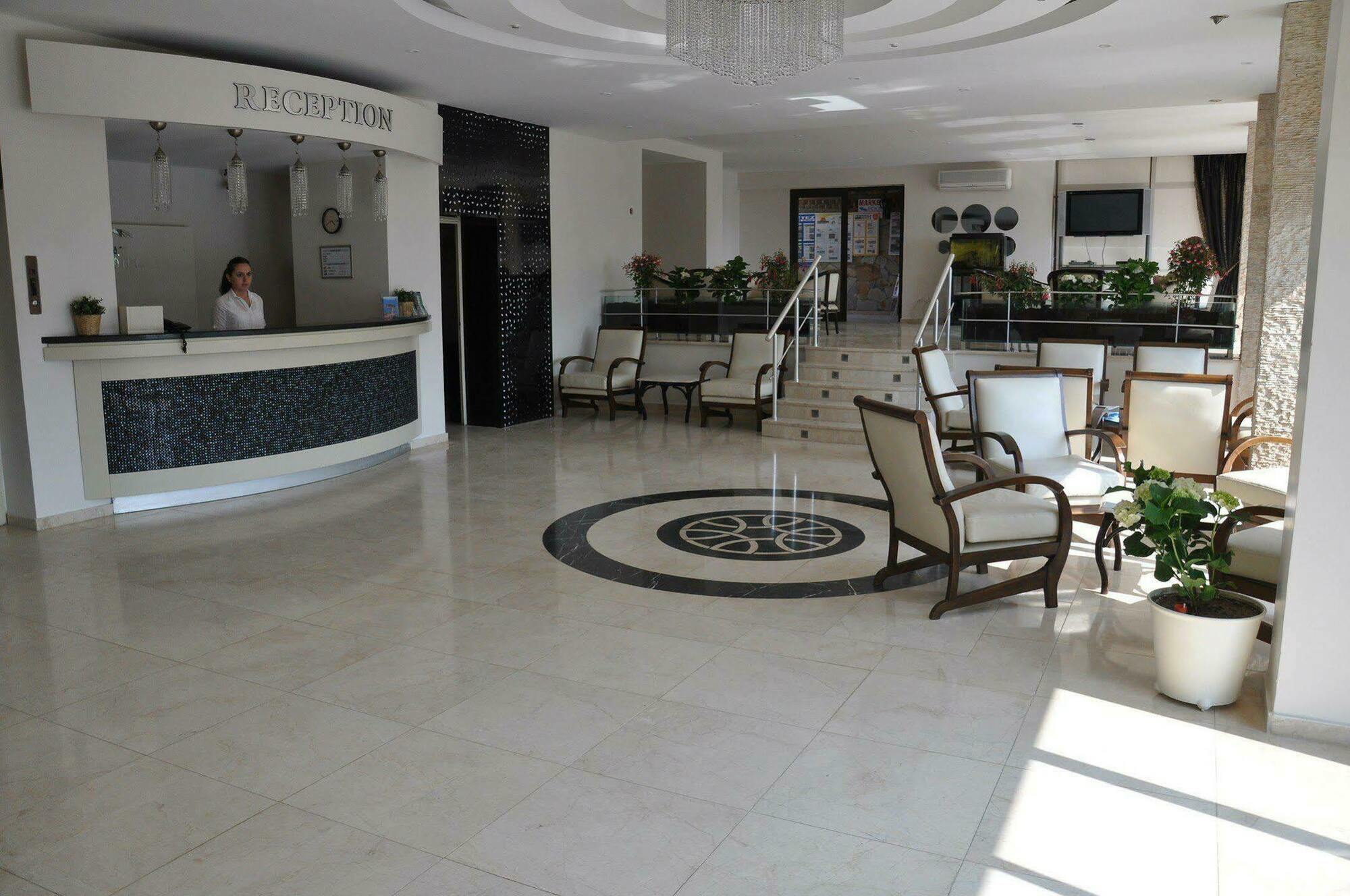 קוסדסי Esat Hotel מראה חיצוני תמונה