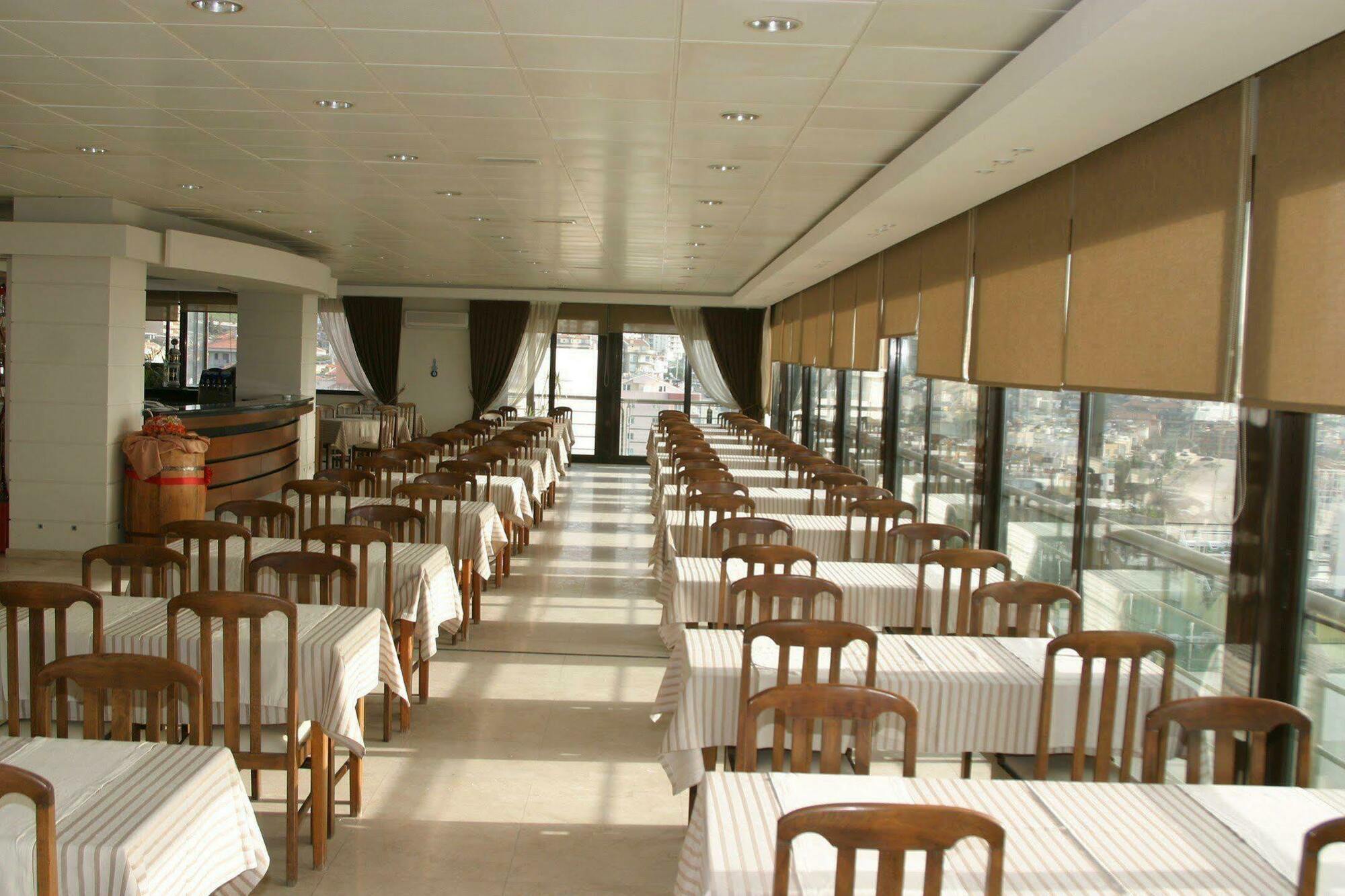 קוסדסי Esat Hotel מראה חיצוני תמונה