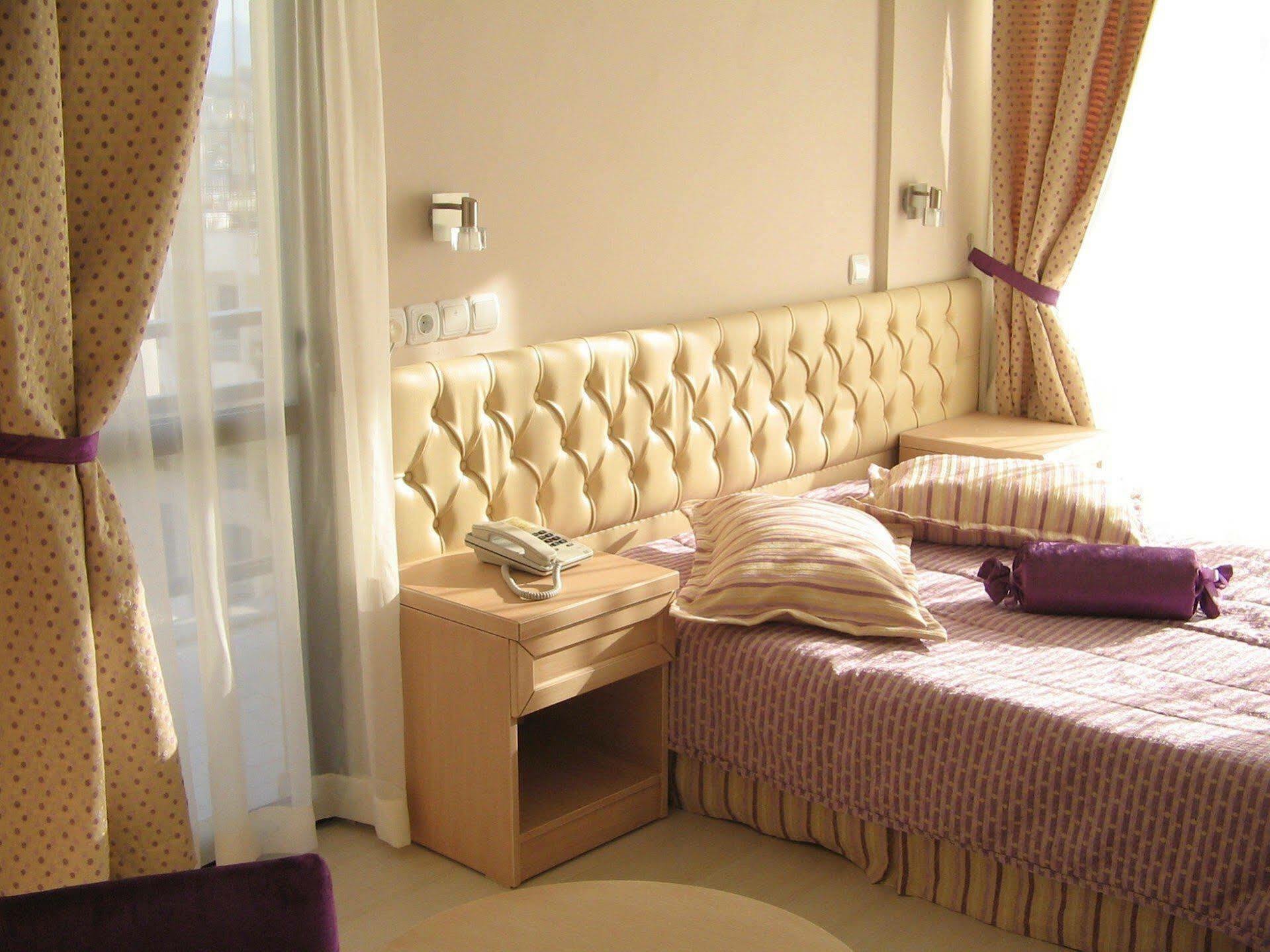 קוסדסי Esat Hotel מראה חיצוני תמונה