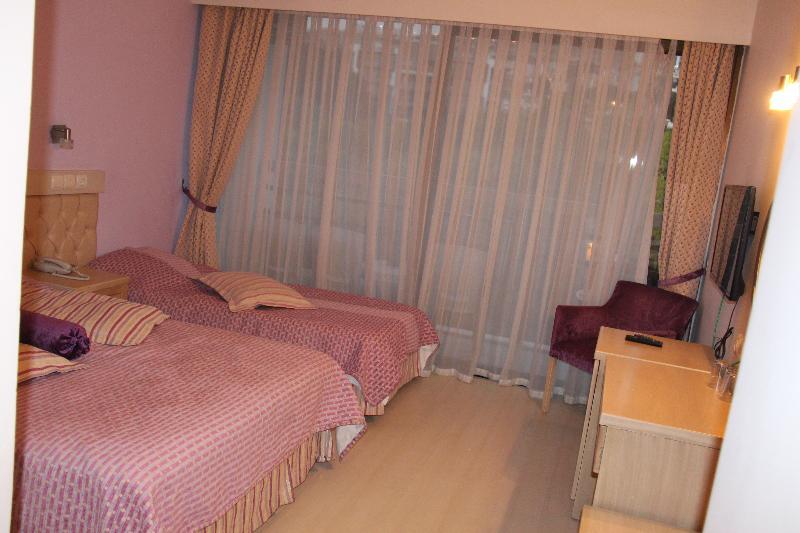 קוסדסי Esat Hotel מראה חיצוני תמונה