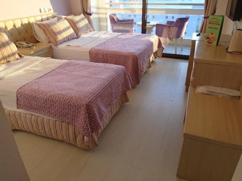 קוסדסי Esat Hotel מראה חיצוני תמונה