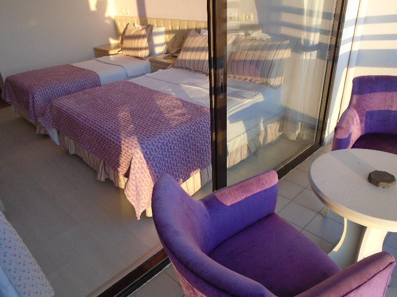 קוסדסי Esat Hotel מראה חיצוני תמונה
