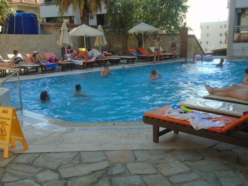 קוסדסי Esat Hotel מראה חיצוני תמונה