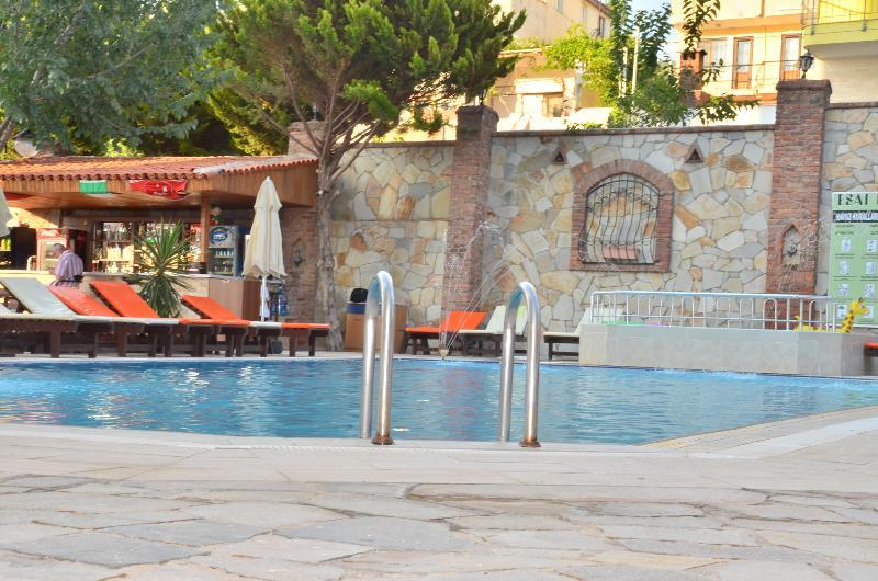 קוסדסי Esat Hotel מראה חיצוני תמונה