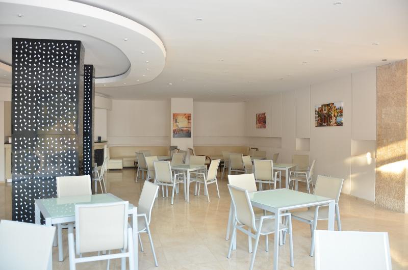 קוסדסי Esat Hotel מראה חיצוני תמונה