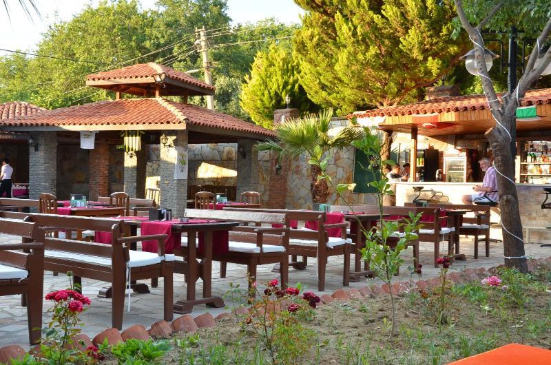 קוסדסי Esat Hotel מראה חיצוני תמונה