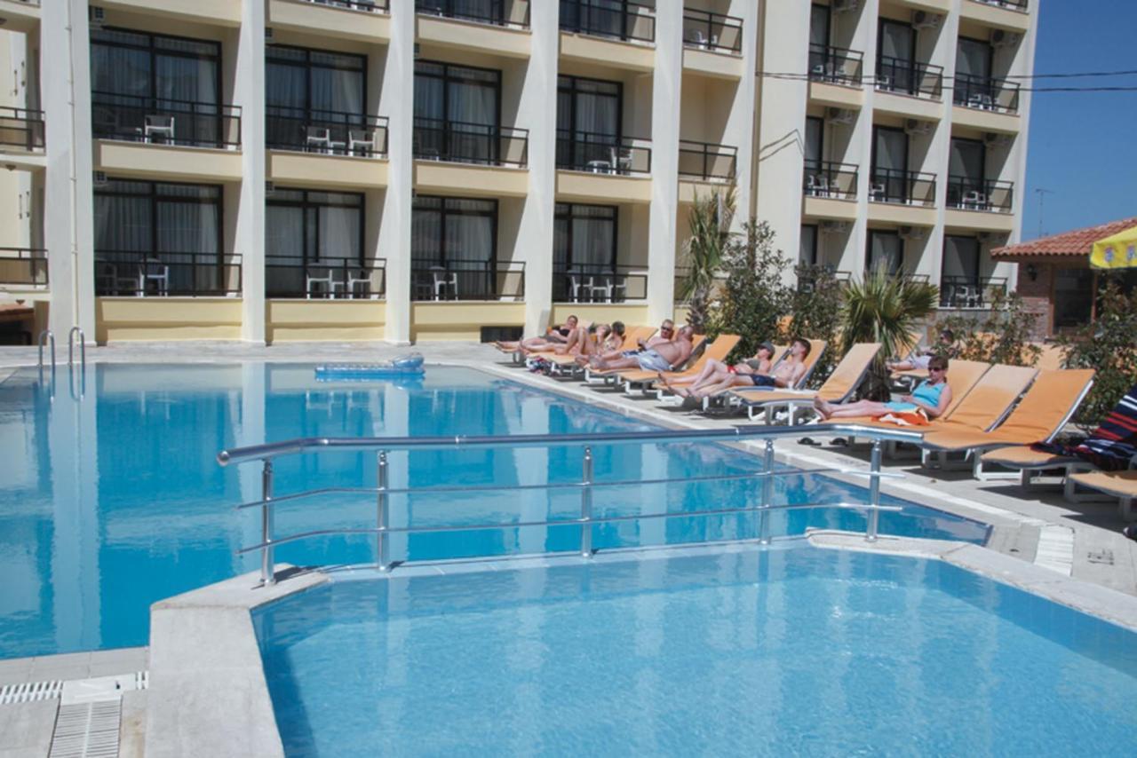 קוסדסי Esat Hotel מראה חיצוני תמונה